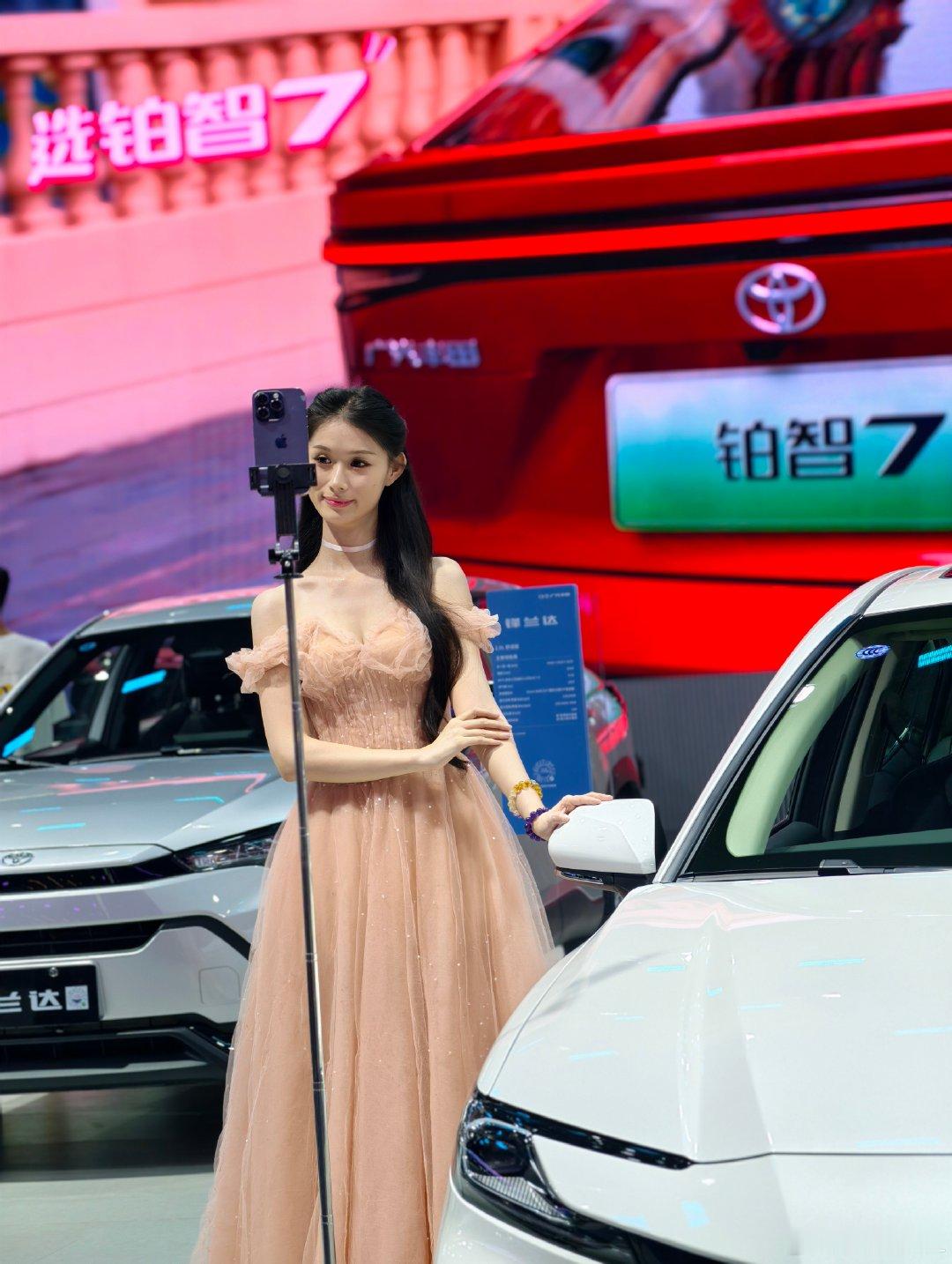 就问你们广丰的车模美不美！？ ​