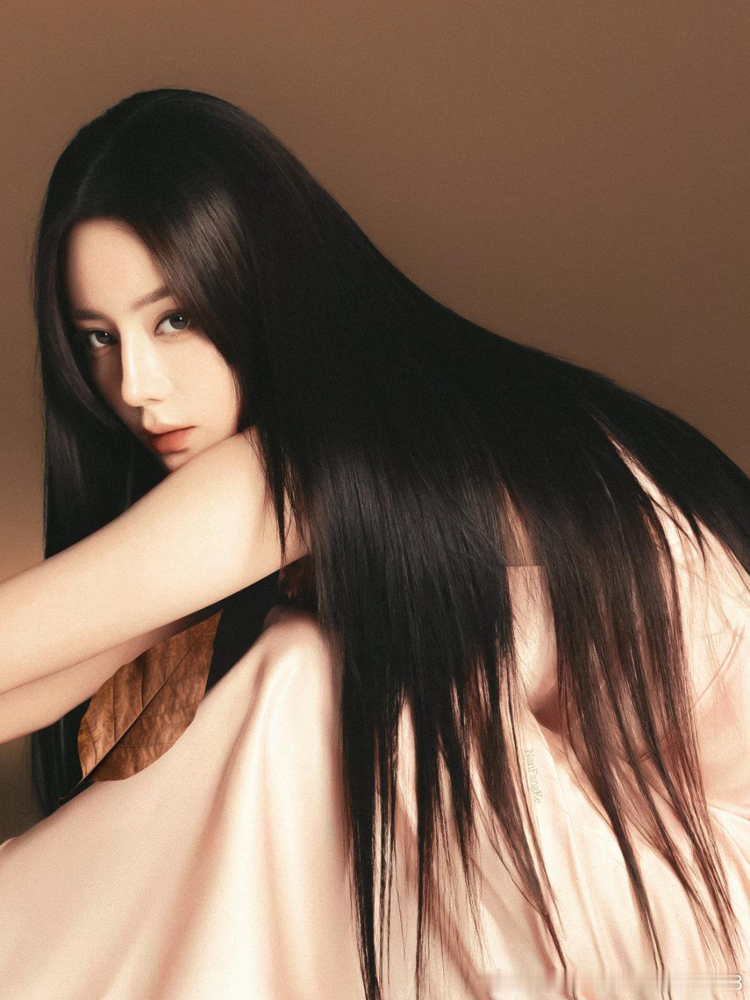 满分女#迪丽热巴[超话]##迪丽热巴枭起青壤入围金天使奖# ​