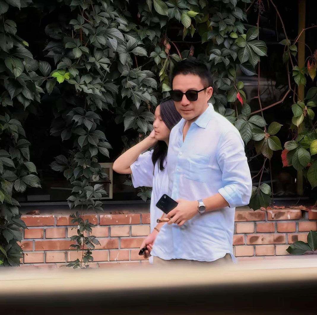 小玥儿回京过中秋，小玥儿正脸照不像大S，更像女版的汪小菲！ ​