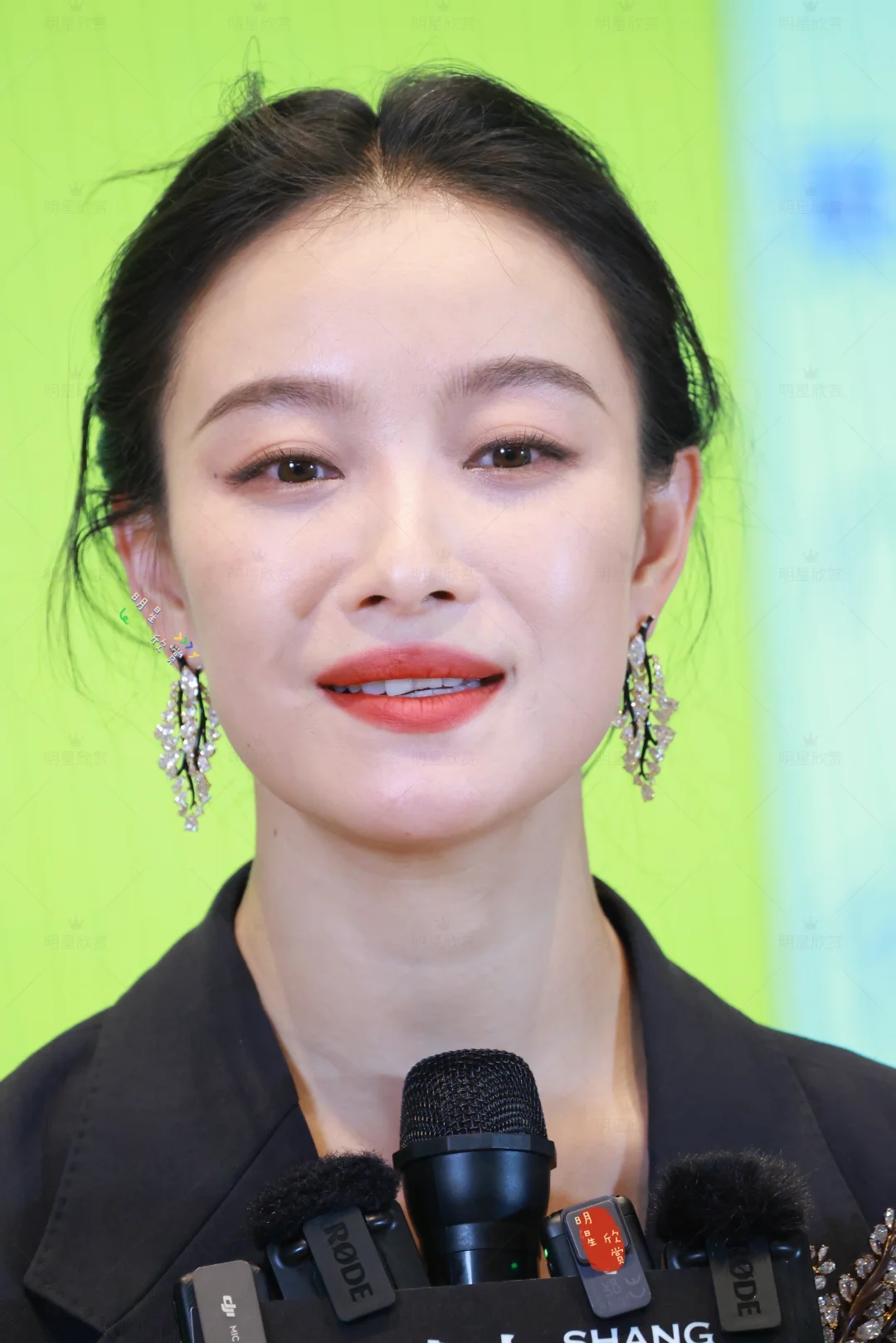 倪妮上城士家宴生图，随性美妮子