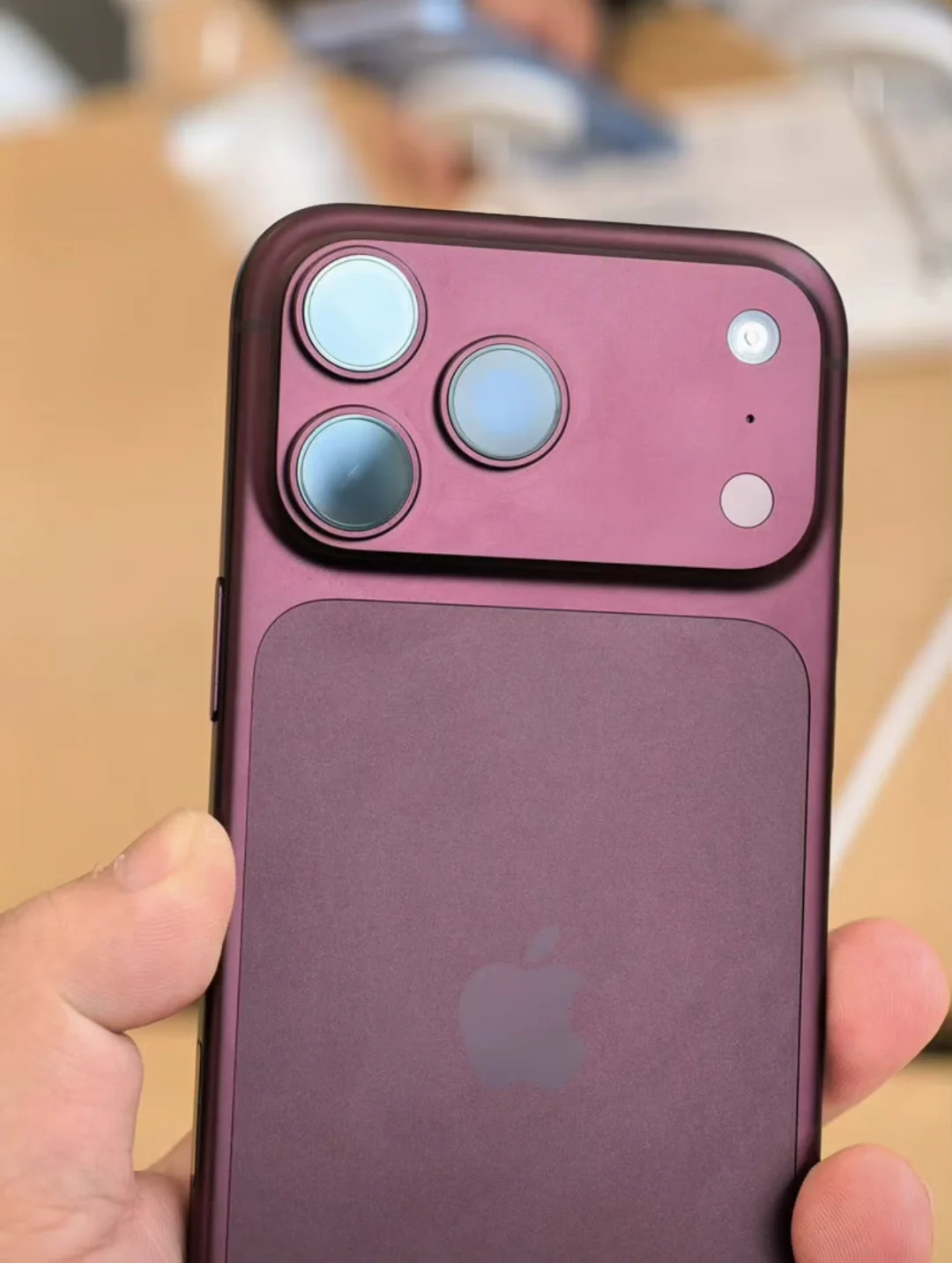 iPhone 18 Pro Max翻车？扬声器异响