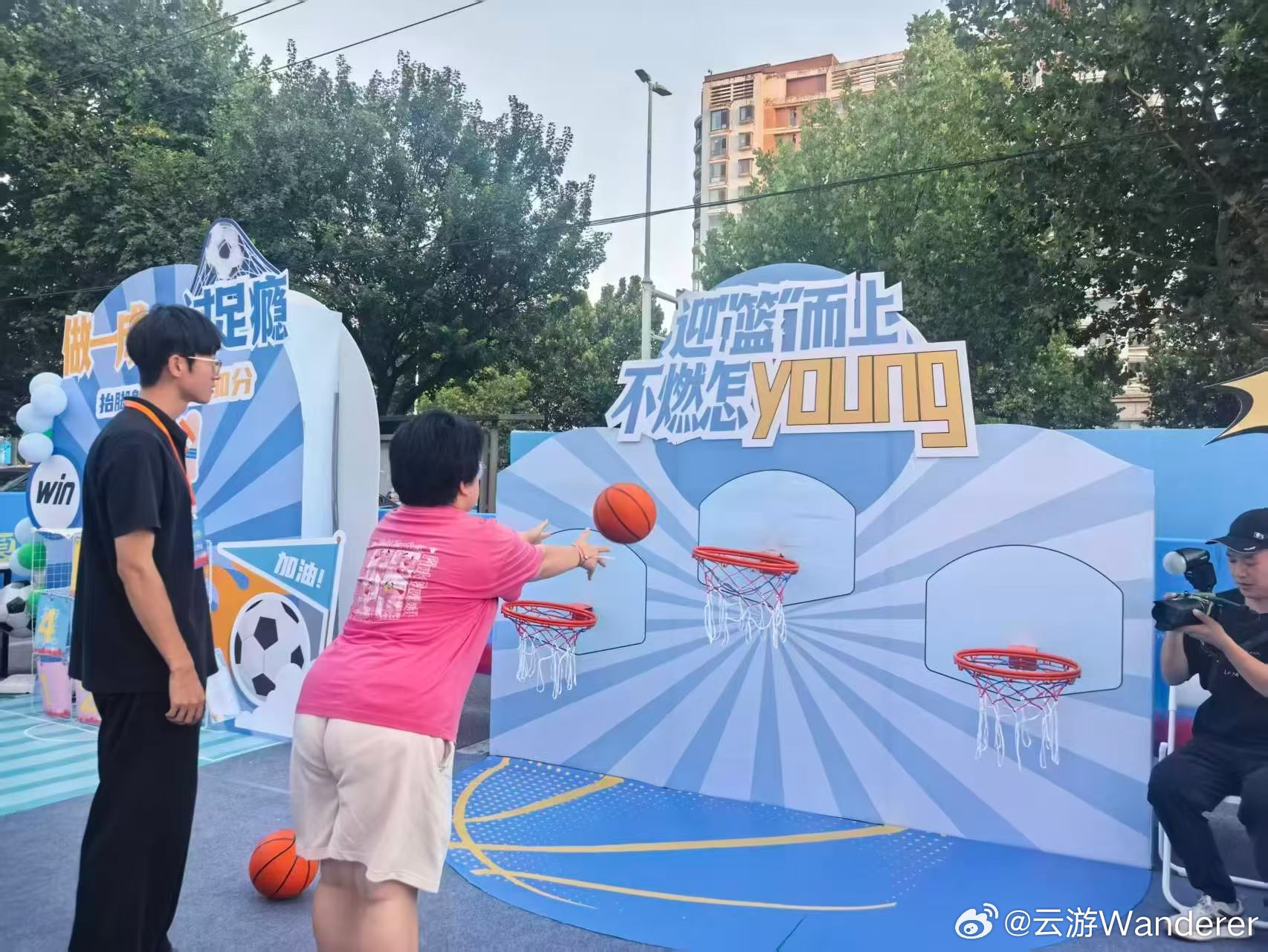 超级宇宙无敌充实且幸福的一周
图1是和我新交的男朋友在海边拍的合照，当时我很开心😁他对我很好 图二是我给自己买的奶茶🧋图三图四是青特组织啤酒节以及百家宴他们在舞台上的演出图五是他们弄的小游戏图六是他们摆的所有小吃摊人很多图七图八是我投篮的成果，图九是我男朋友给我转的70块钱，最近 ​