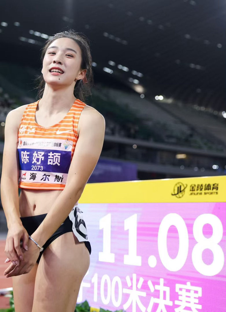 #陈妤颉因喝奶走红的冠军第一人##陈妤颉出征亚运表演过安检绝技#宁波少女陈妤颉，热搜带给大家欢乐，赛场带给大家惊喜。出征名古屋亚运会，愿少年保持初心，驰骋跑道，每一次冲刺都不留遗憾。 ​