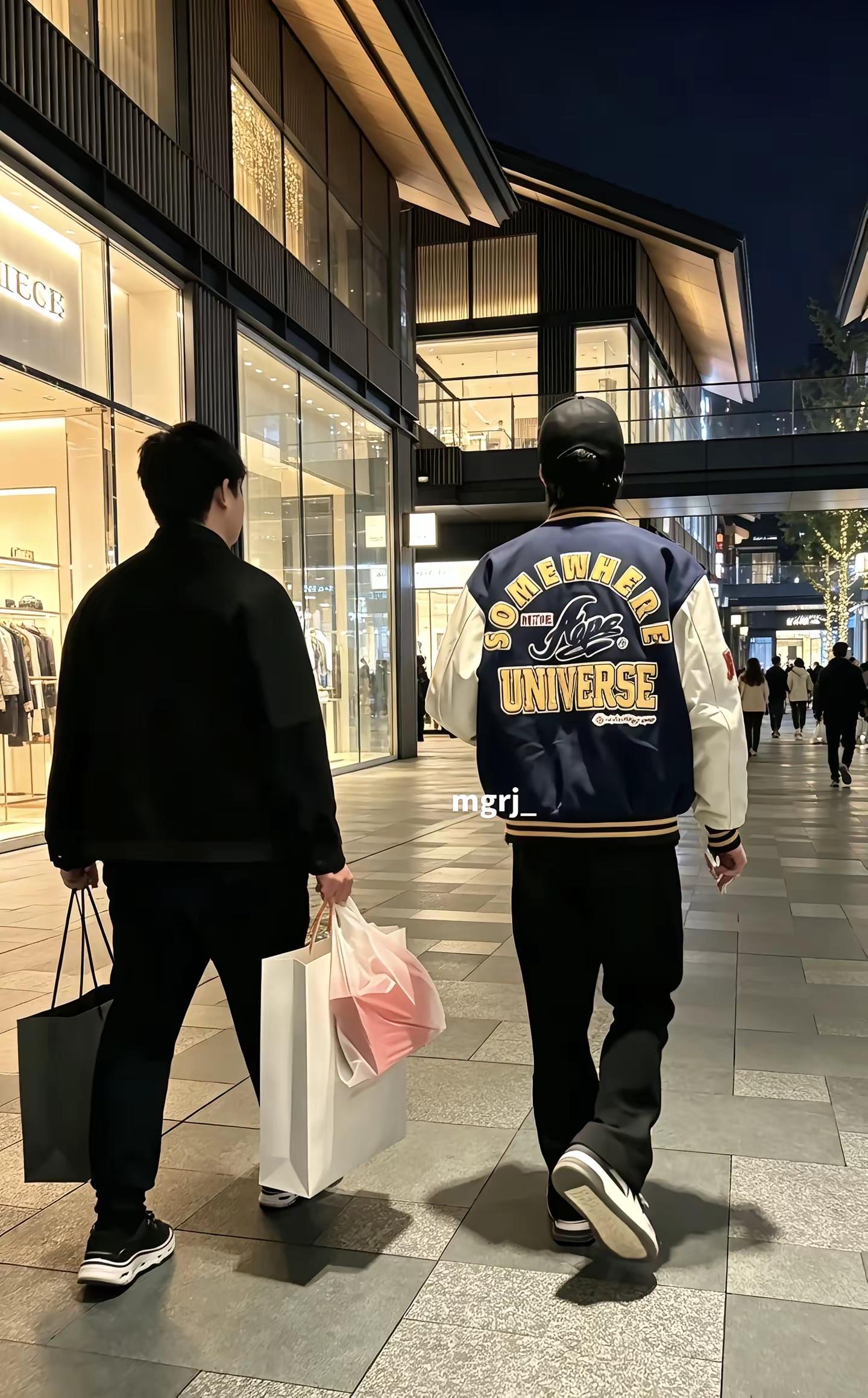 他带你逛过街看过戏 给你买礼物在太古里
