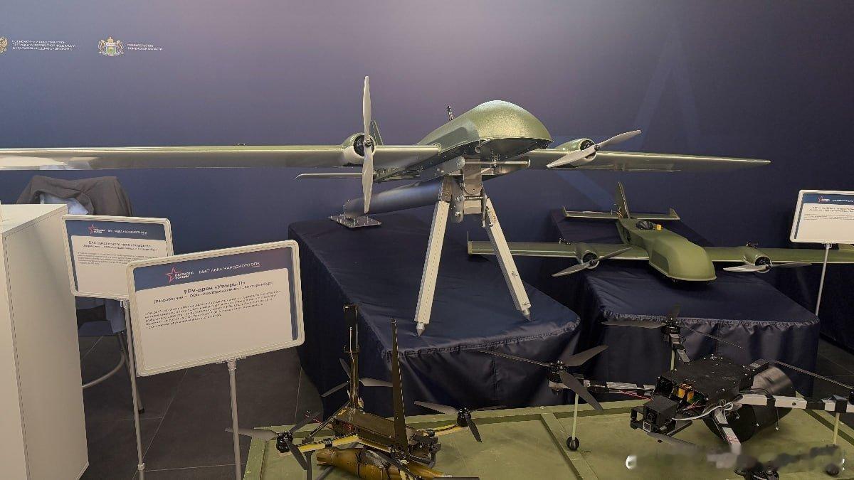 塔斯社报道，乌拉尔无人机制造厂（Uraldronzavod）宣布其研制出一款名为“Upyr-K”的固定翼无人机。

该无人机的作战半径可达80公里，有效载荷足以摧毁一整栋建筑物。

#烽火问鼎计划##关注俄乌局势最新进展##俄乌局势# ​