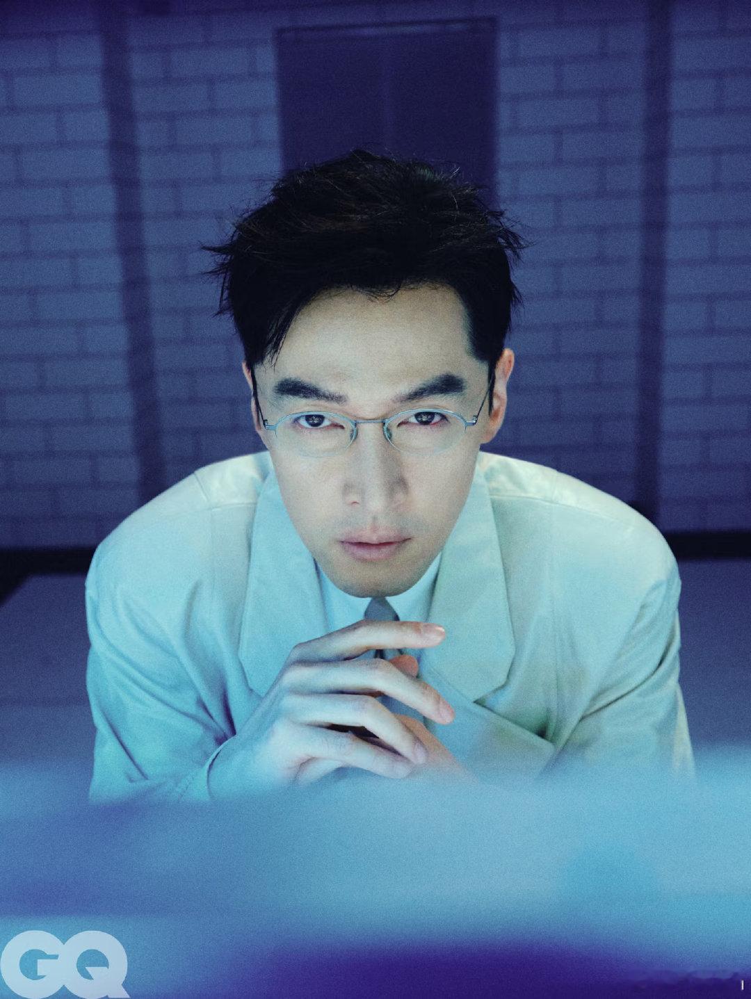 老大这造型不就是天选罗辑嘛！

#胡歌##胡歌[超话]# ​