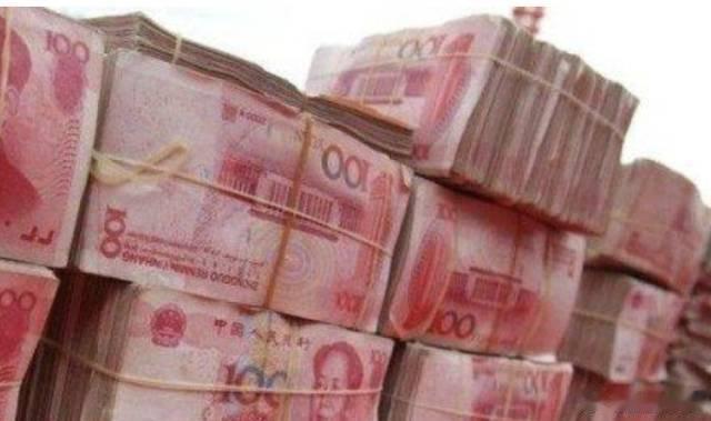 缅北电诈头目，巨额现金多到发霉，经常在房顶和院子里晒钱，成为当地一景
由公安部和中央广播电视总台联合摄制的纪录片《缅北电诈覆灭纪实》将于10月5日至7日，在央视综合频道18点档首播。纪录片全面展现了在党中央坚强领导下，我国公安机关会同有关部门开展打击缅北涉我犯罪专项工作，彻底铲除缅北“ ​