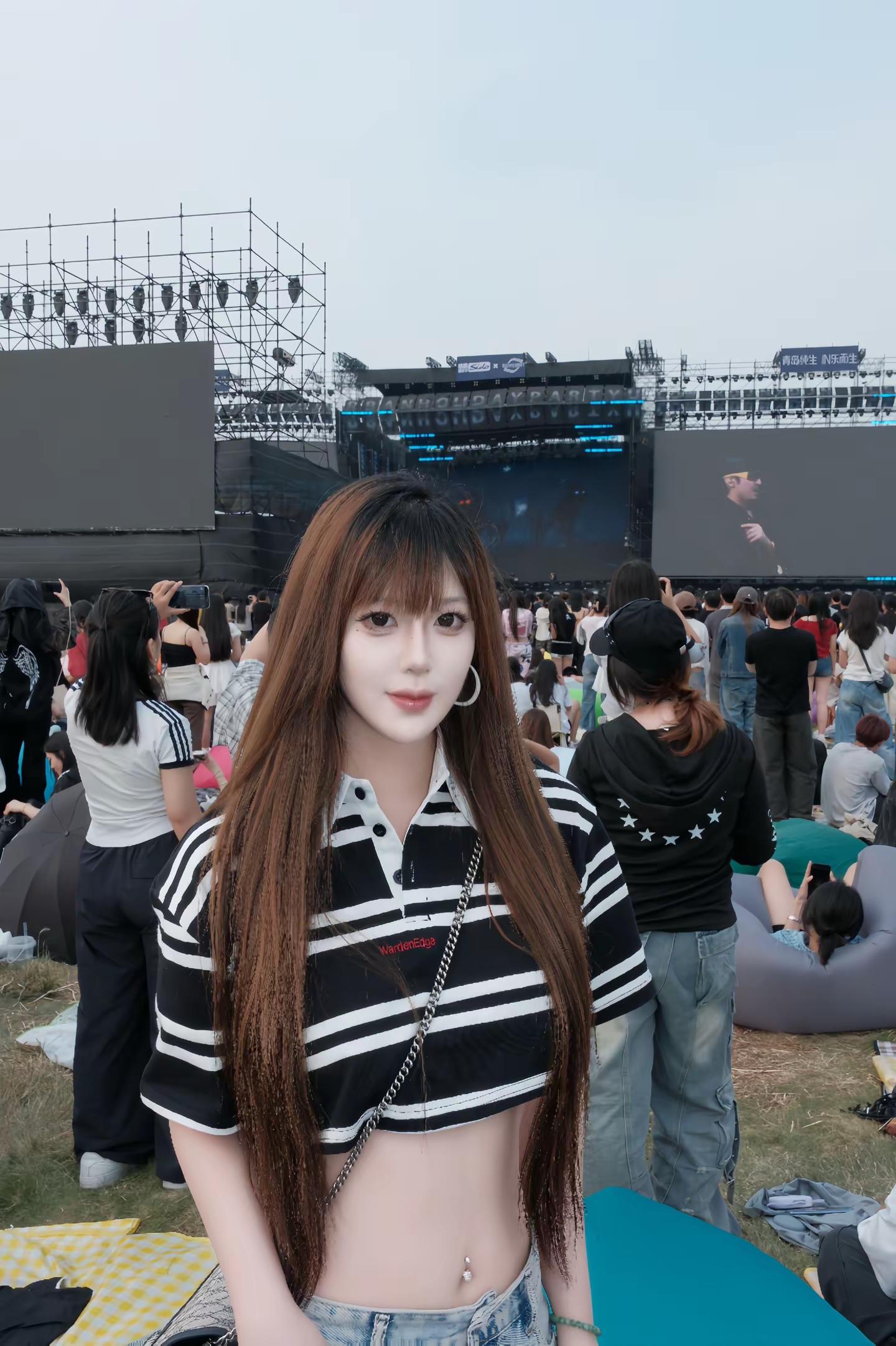 乱成一团毛线的故事 从头读起居然是幸福音乐节 算了 万妮达 音乐节穿搭