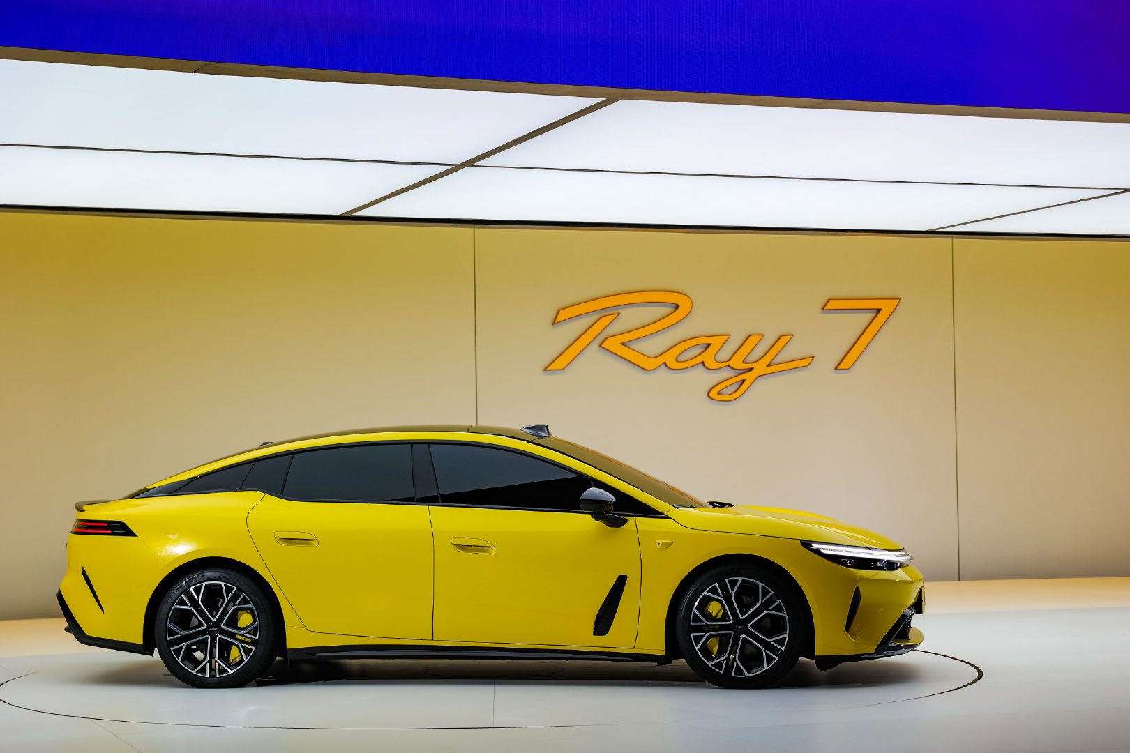 谁看到埃安全新Ray系列首款超级纯电轿车Ray7正式亮相不说一句 继境...