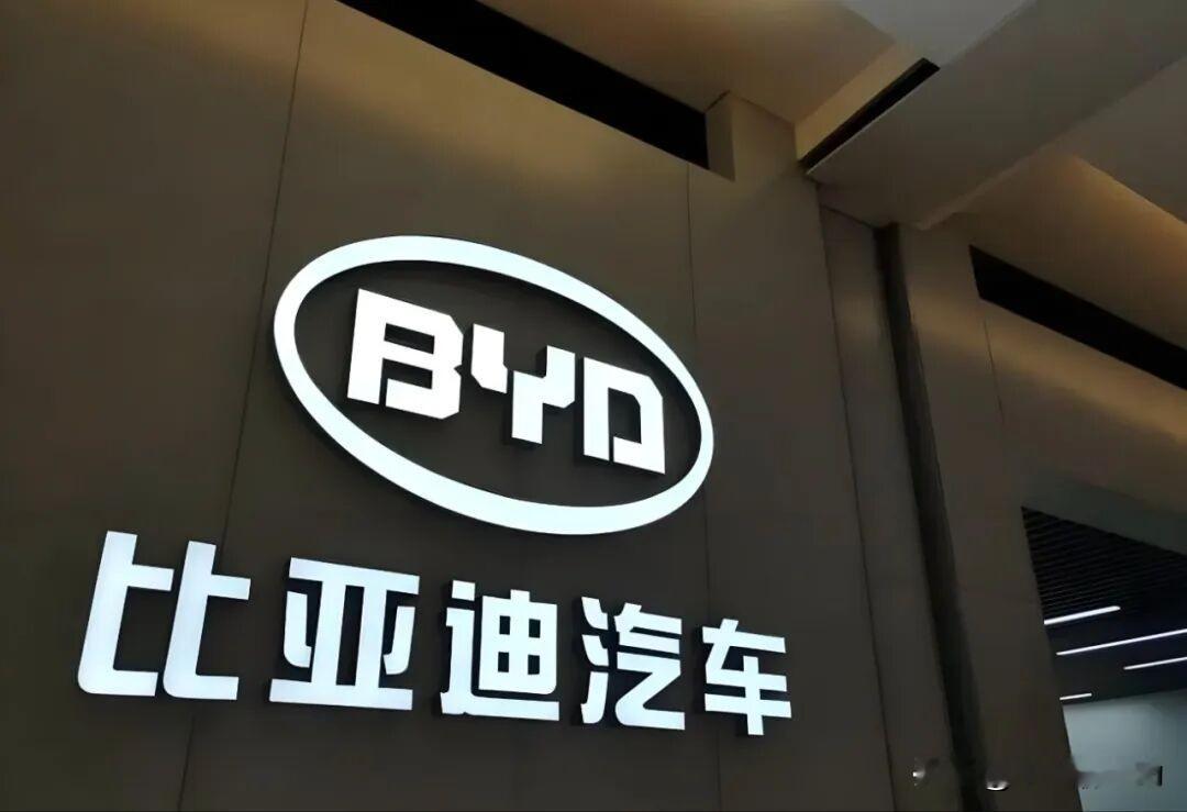 2026车企销量：年底冲量不是拼努力，是拼奇迹
 
2026年前三季度车市成绩单出炉，各大车企年初立下的年度销量目标，如今全部露出真实底色。
 
今年车市整体低迷，传统金九银十彻底失效，行业没有红利托底，只剩下实打实的销量缺口。很多车企的年度KPI，放到四季度来看，已经不是常规年底冲量，而是近乎需要