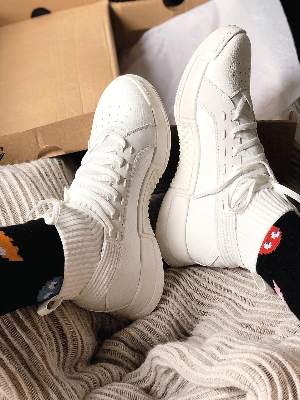 白鞋｜李宁悟道 之前买过一双李宁袜鞋 很好穿。上周闲逛，又看李宁这款小白袜鞋 一