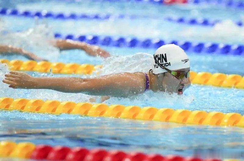 亚运会女子200米个人混合泳决赛，中国队13岁小将于子迪以2:06.10的成绩打破亚洲纪录，获得本届亚运会第2金，余依婷以2:07.99收获银牌。 ​
