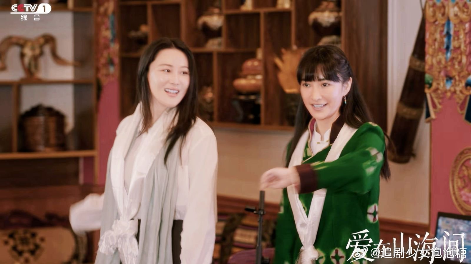 #爱在山海间真实口碑# 《爱在山海间》绝对是一部被低估的优秀作品，讲述由张馨予饰演的苏可医生驰援西藏的故事，让观众深刻感受到藏区医疗条件的艰苦，以及四千米海拔土地的厚重，是专属中国人的善良浪漫，金杯银杯不如百姓的真实口碑！ ​