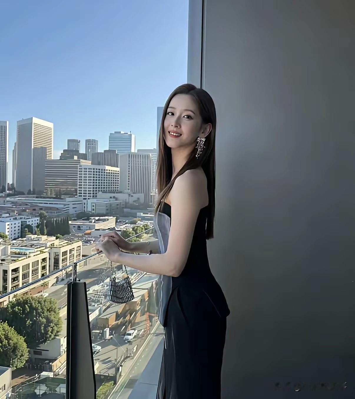 章泽天跟东哥年龄相差不少，章泽天刚三十出头啊？