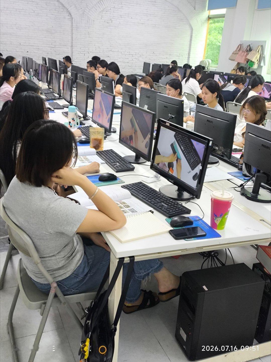 广州皮具跟单文员课程靠谱吗？学员课后互通行业资源白云、花都大量生产企业...