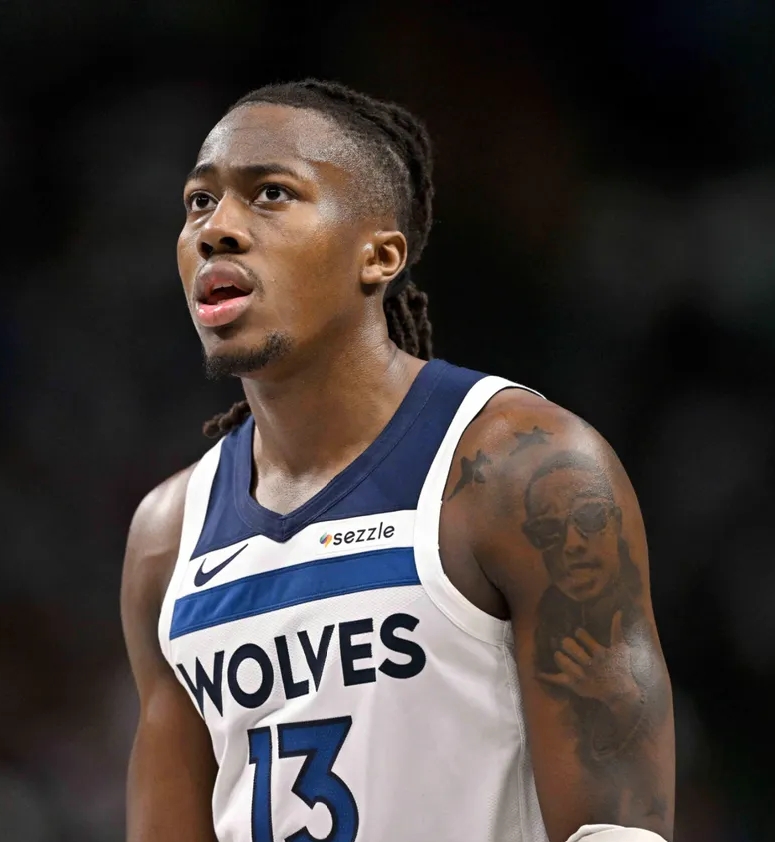 没有硬破解能力 偶然爆发一场 显然拯救不了狼队现在的困境 爱德华兹，迪...