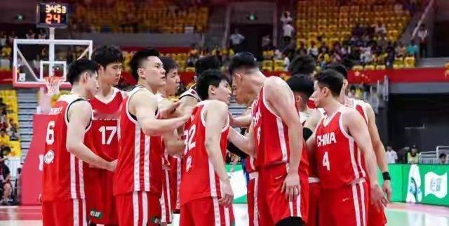 #中国男篮继续备战亚运会#世预赛刚以89-87绝杀黎巴嫩，中国男篮全队来不及喘口气，除赵继伟和杨瀚森离队休整外，其余球员已返回北京，无缝衔接投入亚运会备战。 ​