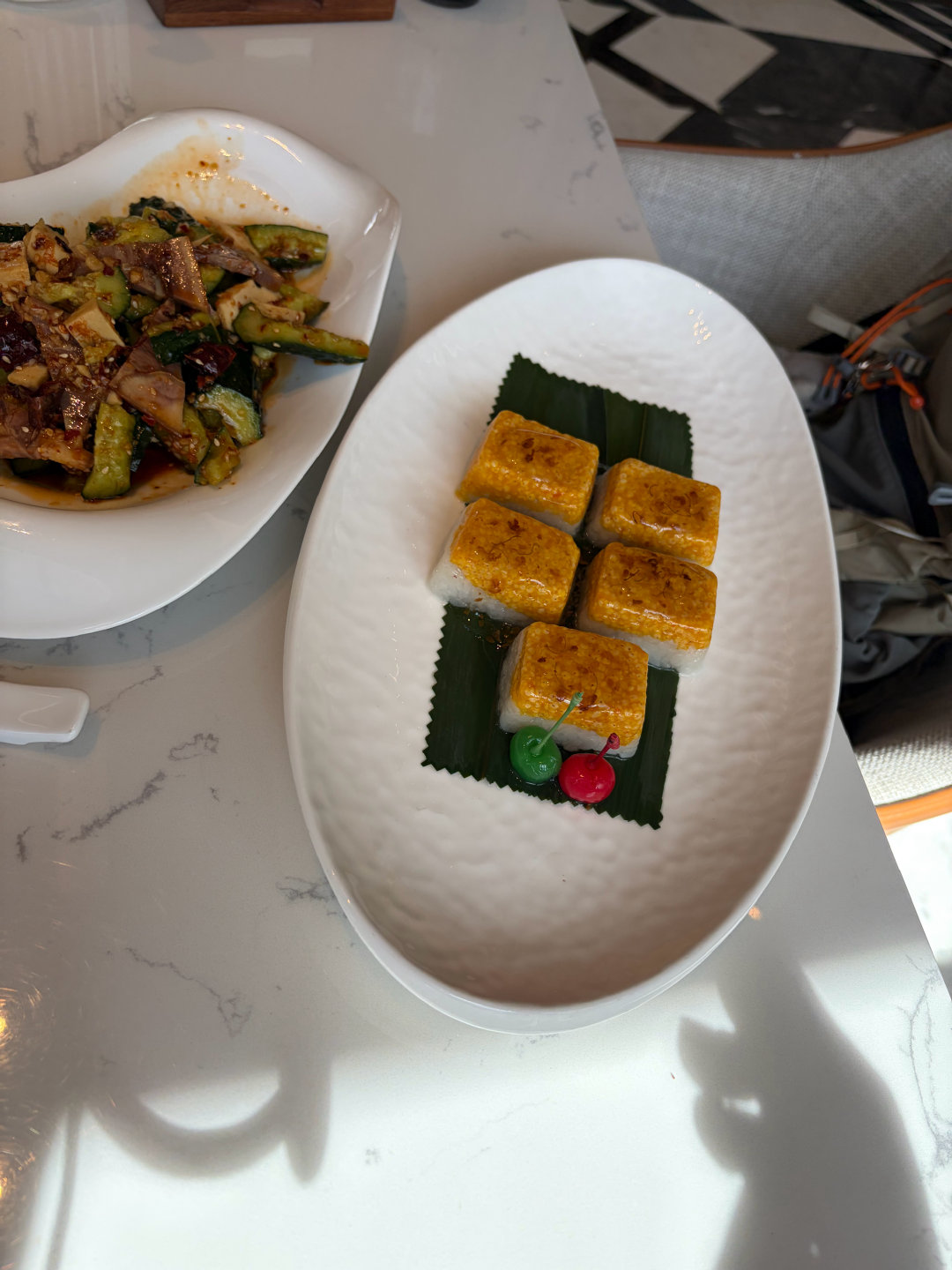 大同的物价真是让我震惊，四个菜，一碗面，68 块钱！ ​