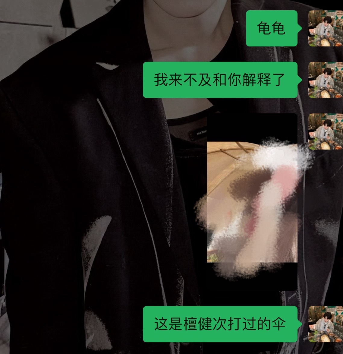 何不同舟渡的开机仪式真的很幸福[苦涩]我还记得一月初檀健次被全平台下黑水 然后一月中下旬说何不同舟渡的开机仪式没有门槛 我订好车票酒店带着一个包就过去了 前一天晚上所有檀丝都在看打铁花和无人机 大家都在猜檀健次会不会来现场 虽然他没来么但是他进了后援会的直播间 我记得特别清楚我们当时一直 ​