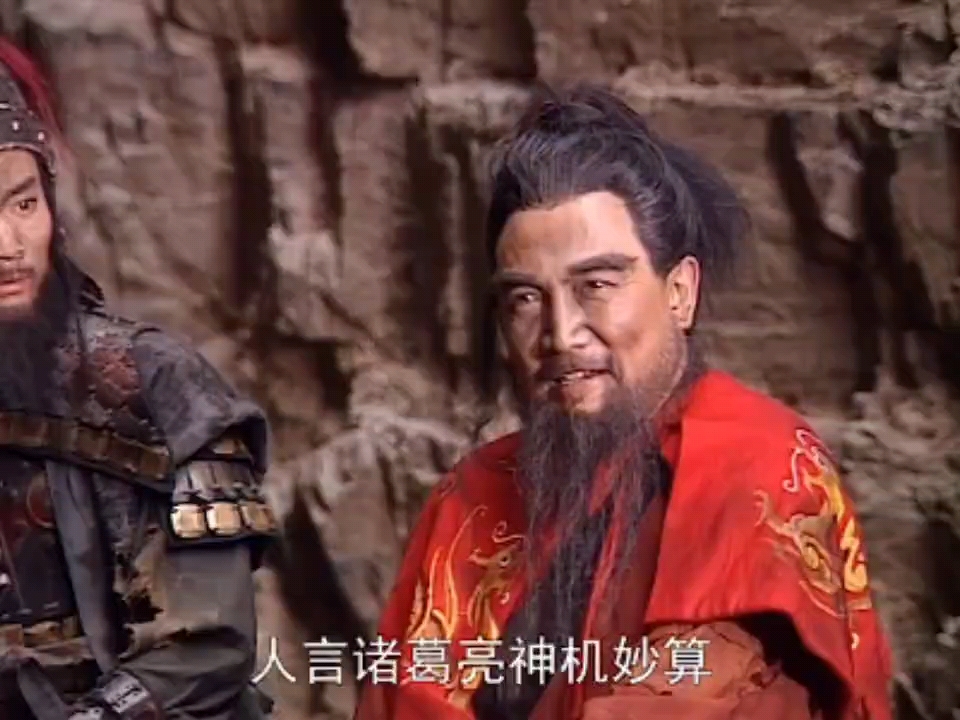 《三国演义》里“华容道义释曹操”，关羽明明立下军令状要斩杀曹操，却最终念及旧恩将其放走，那么从当时的天下大势、刘备集团的核心利益，以及关羽的个人性格来看，诸葛亮明明算准了曹操会走华容道，也清楚关羽会放曹操走，为什么还要特意派关羽去守最后一关？

一是诸葛亮“夜观天象”，算出曹操命不