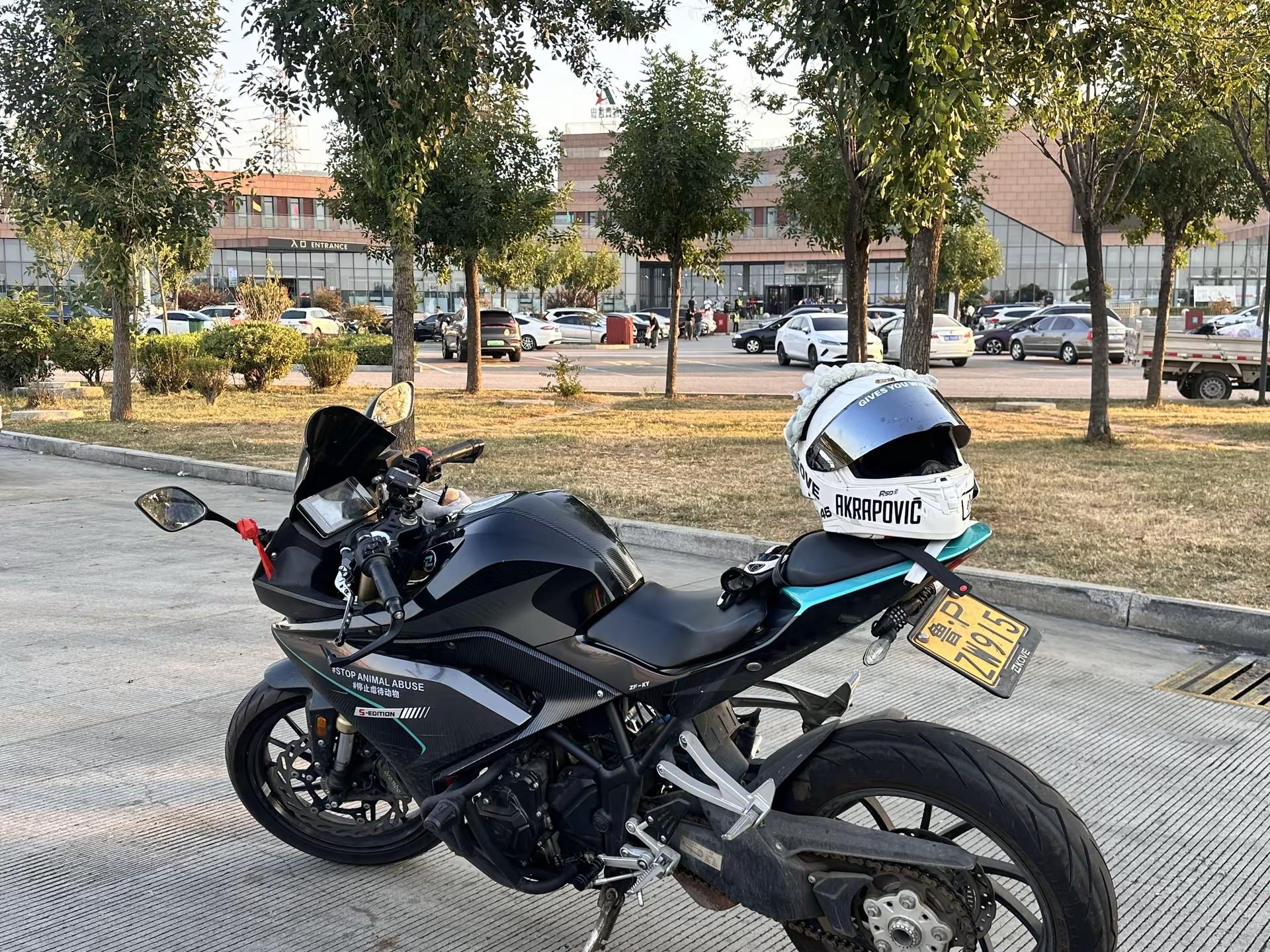 一日速通摩托车 女骑