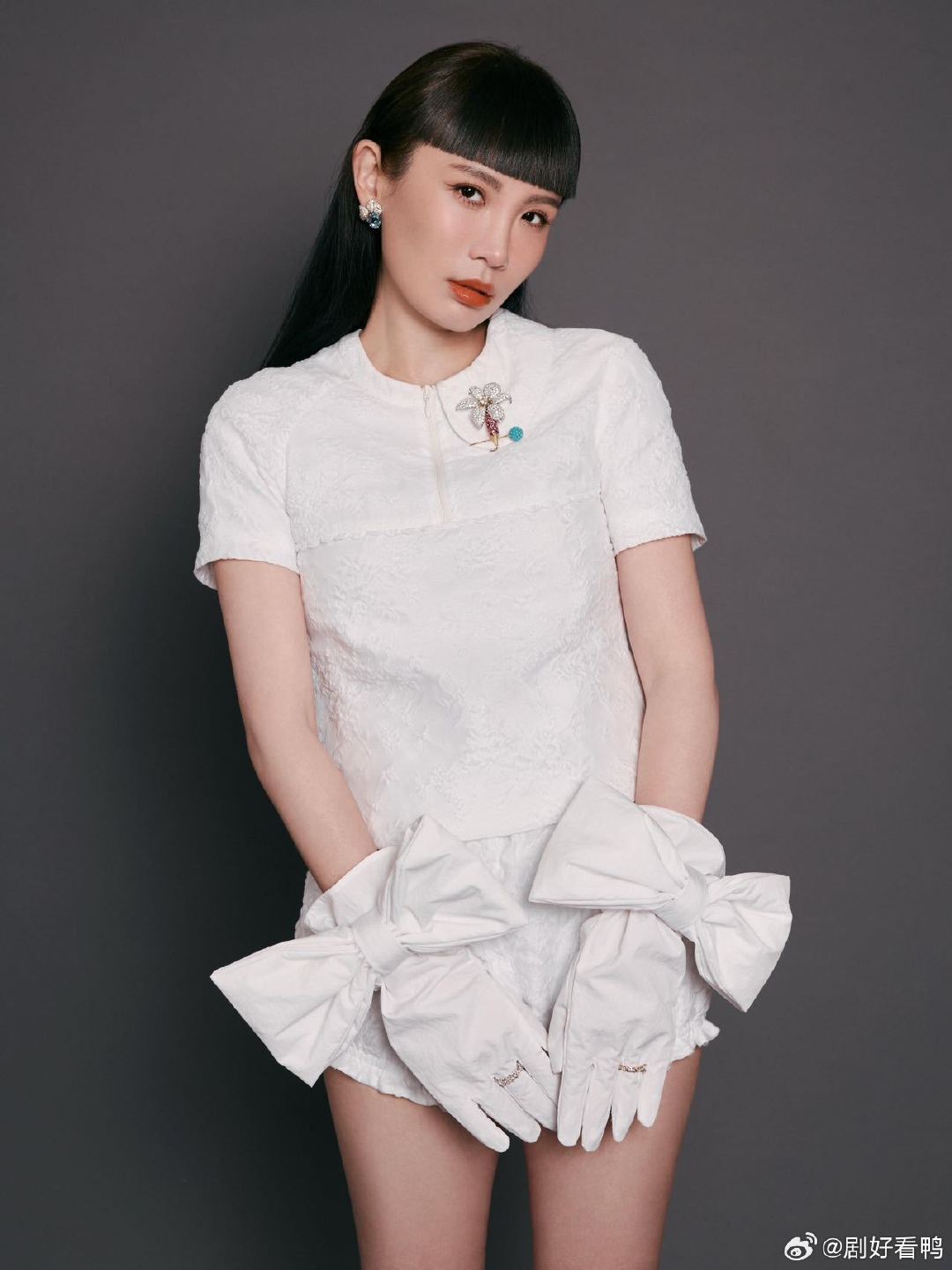 #浪潮音乐大赏有自己的天后宫# 看着她们用四大篇章讲述自己的音乐故事，真的能感受到那份岁月沉淀后的从容与智慧！这种把女性力量具象化为动人旋律的操作，真的太让人共情了！#浪潮音乐大赏全阵容官宣##第四届浪潮音乐大赏# ​