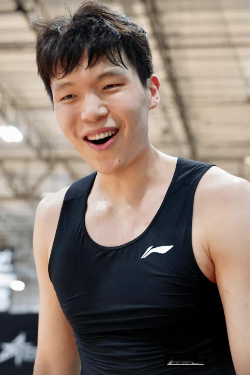 训练师分享杨瀚森训练图集：同马克西、波普等球员共同训练  NBA资深训...