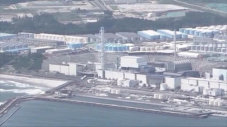 日本这个国度，越往深了解越让人胸口发闷。
年轻时总想着要秉持客观，犯不上动气上火