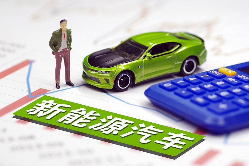 为什么不去打假新能源汽车续航?新能源汽车续航难以全面打假的核心原因

这并非监管缺位，而是由测试标准的合规性、实际场景的复杂性、维权举证的高门槛三者共同形成的行业特殊现状，同时相关整治工作也在持续推进中。

一、标称续航本身具备合规性，不属于直接造假

1. 测试标准有明确国标依据：车企宣传的C