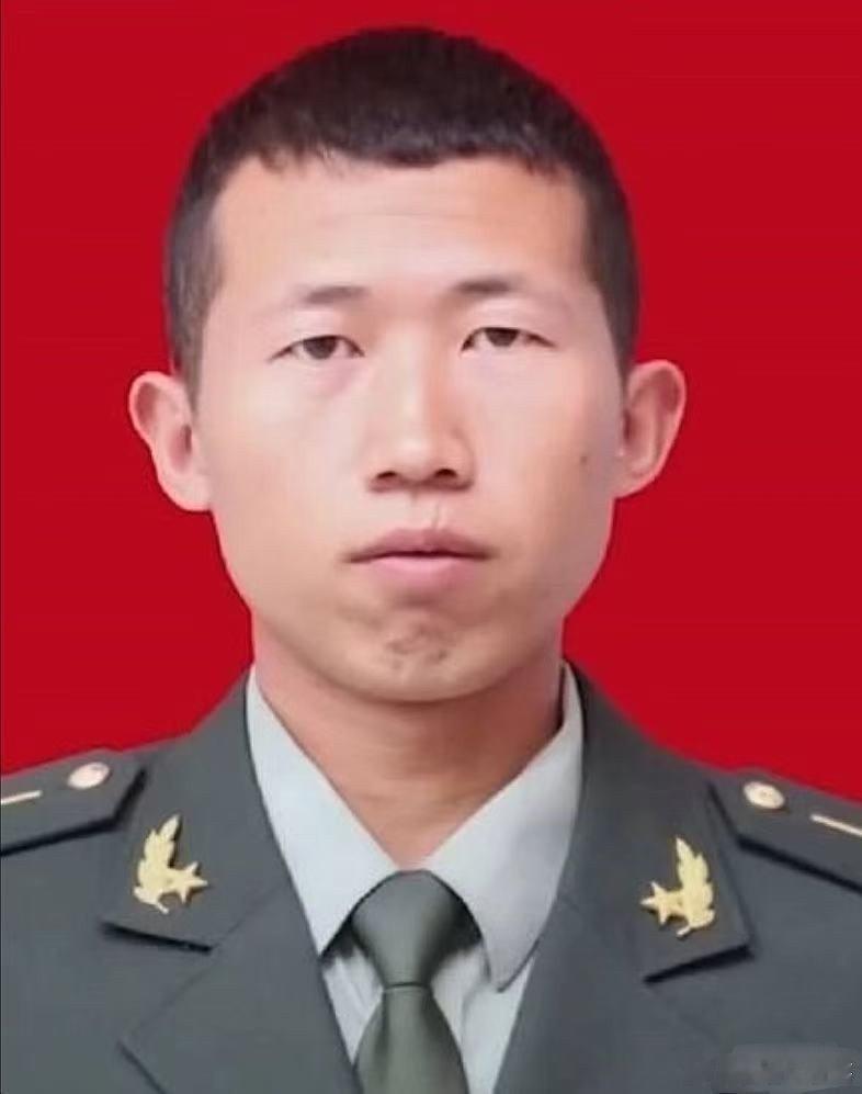 边防战士苏万飞，于2020年7月15日在接收索道运送的物资时，不幸坠崖牺牲。时年仅28岁。 
天地英雄气，千秋尚凛然。让我们一起记住他的名字：苏万飞。 ​​​