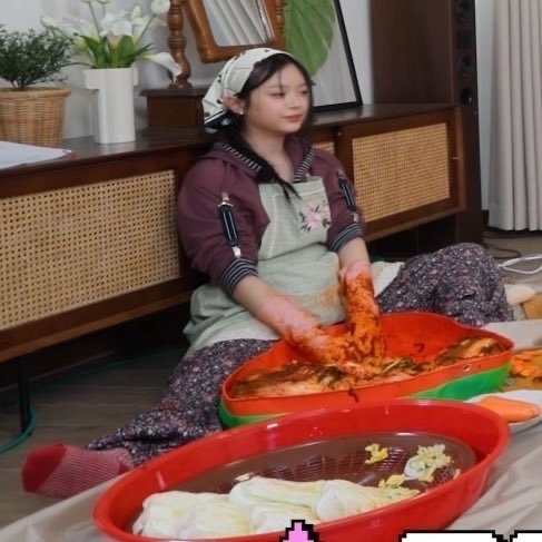 腌完泡菜以后双目无神的发呆子什么奥德赛时期我不清楚的 ​