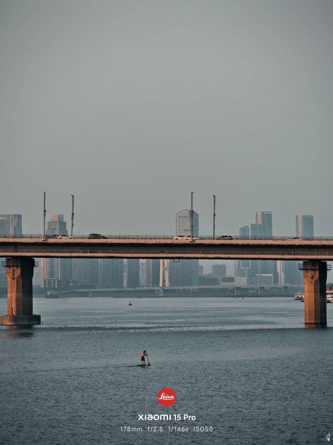 踏浪前行
#黄金周拍黄金时刻##微博影像年##人间纪事# ​​​