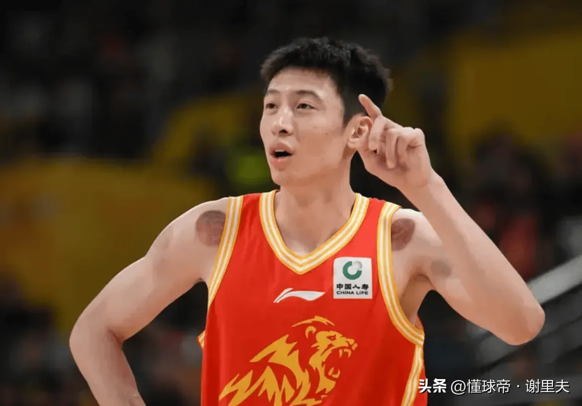 权威媒体人爆料，冠军球队浙江广厦继续减员，他们之前的核心球员赵岩昊已经官宣加盟宁波队，两年C类合同加盟。

全网都认为广厦队要拆家，但其实他们的核心三叉戟。孙明辉、胡金秋、朱俊龙3个人都没有动，当然大概率是要拆，但目前为止还没有被交易的消息。

我认为朱俊龙已经C类合同续约，那么交易很有可能会随时发