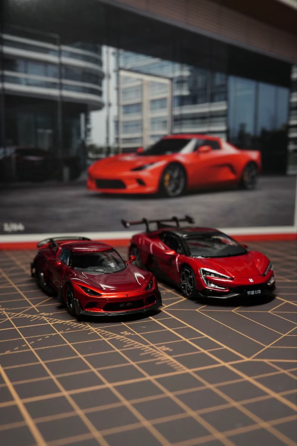 怎么会有这么帅的红色小车🚗