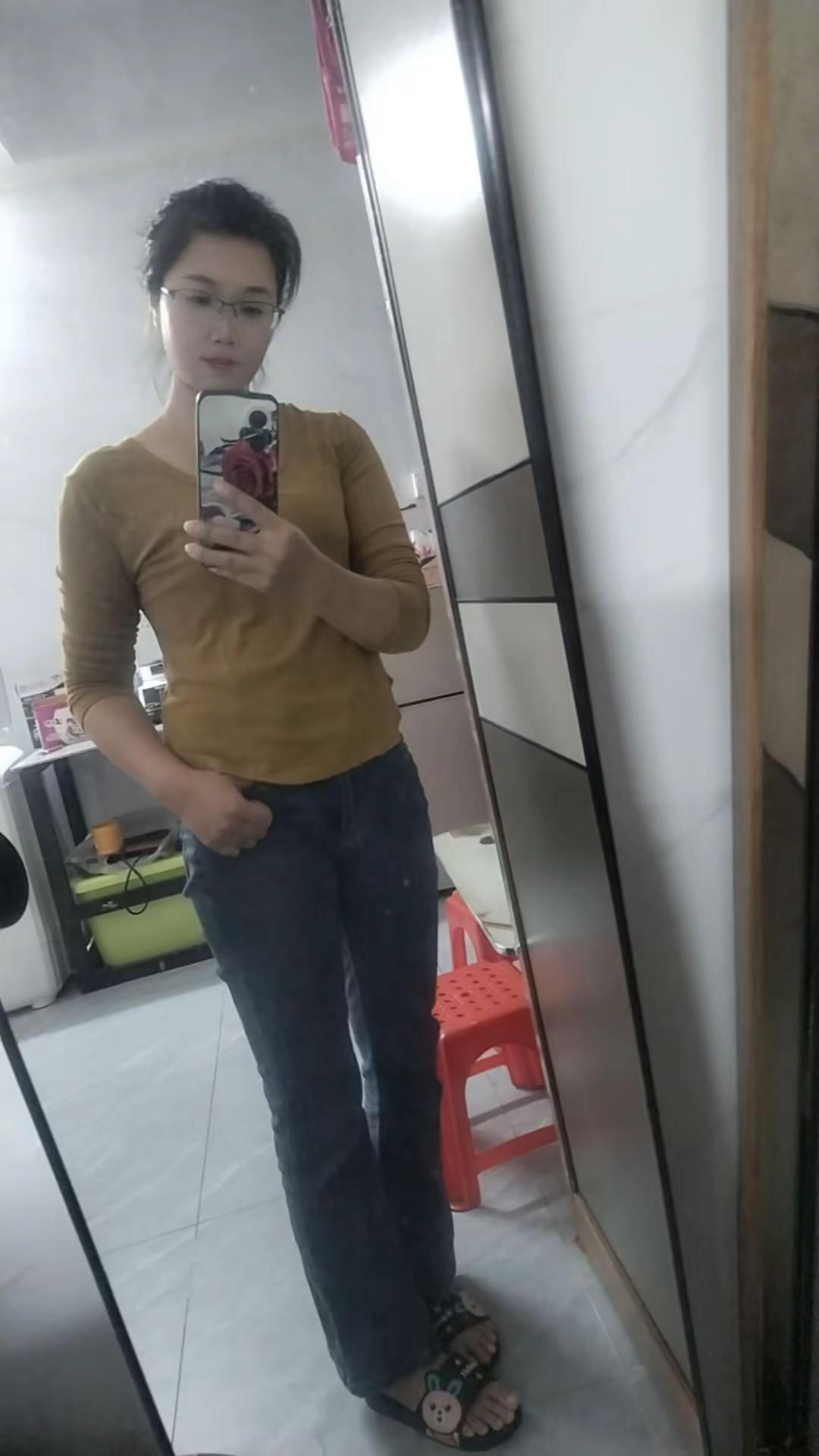 你相信吗？当一个人慢慢疏远你时那定是和另一个人有关系别不信…😂😂