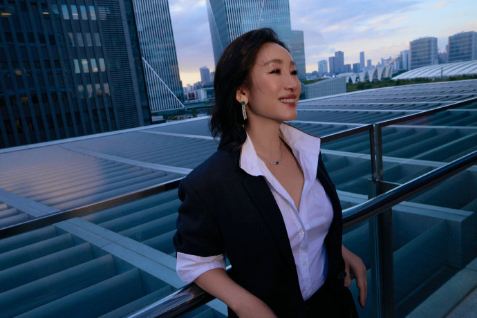 特别有故事感的一张脸[心]#秦海璐##央视中秋晚会# ​