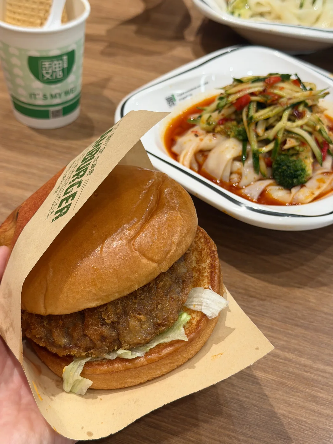打卡魏家凉皮牛肉汉堡还是不错的