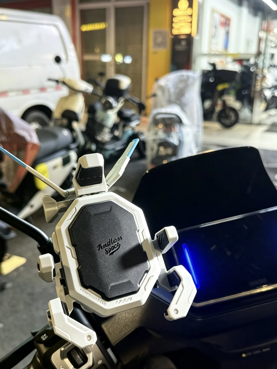 九号M5配高达手机支架，帅不帅？