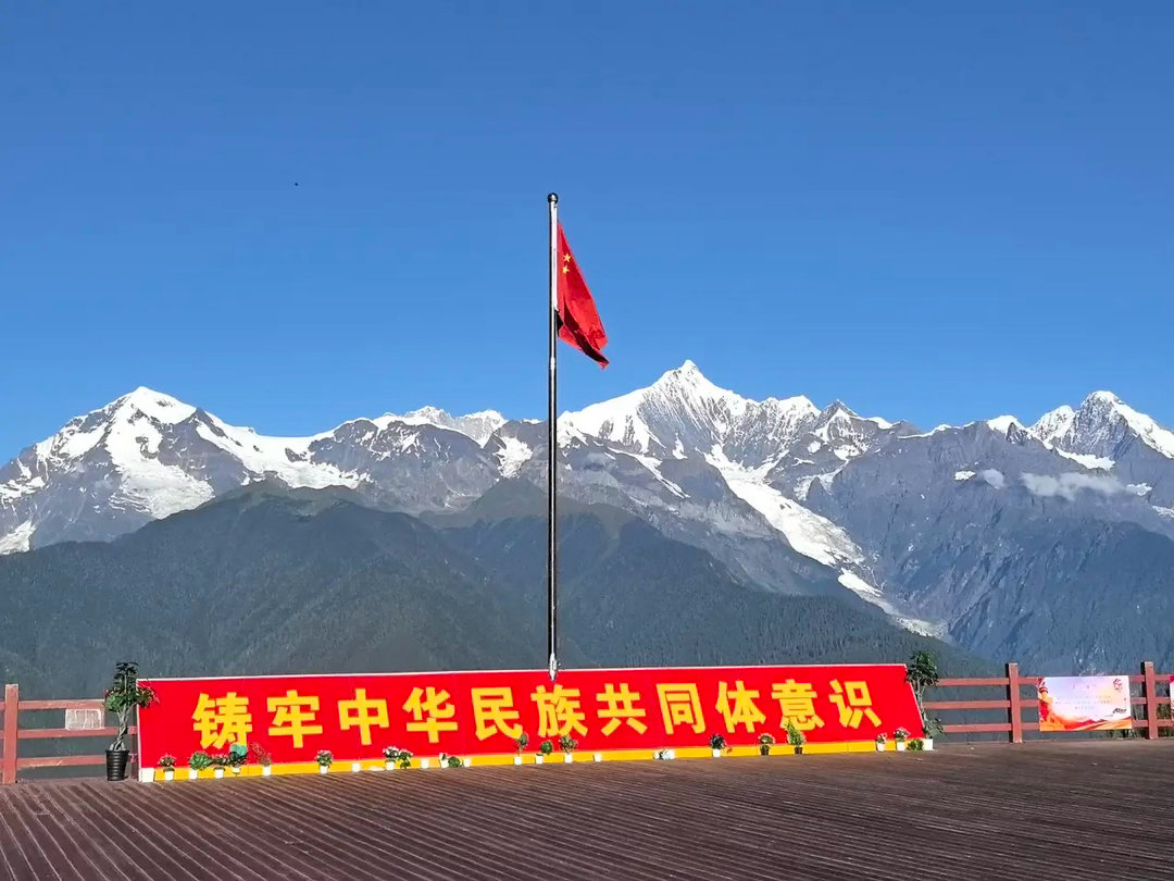 沙特这把损失惨重，后面搞不好会推动中东格局出现重大变化。这一轮美伊冲突，其实除了阿联酋，其他的阿拉伯国家基本上都没有参与，即便是他们境内的美军基地被伊朗导弹袭击，他们也基本没怎么表态，毕竟这个事他们确实不占理。

王爷们现在实际上是被美国绑架了，有军事基地说是美国可以保护他们，但打 ​