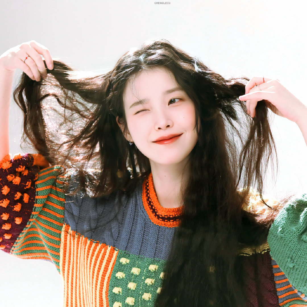 #IU[超话]#  
IU｜头像➕壁纸一组🐥🎨🧩 ​