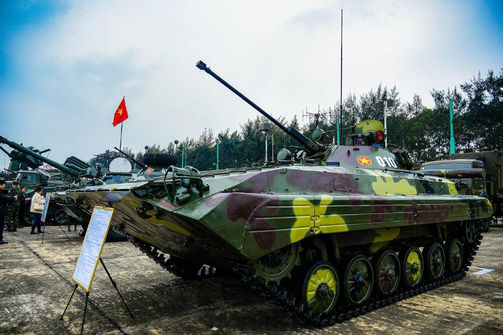 越南人民军的BMP-2步兵战车。
#烽火问鼎计划# ​