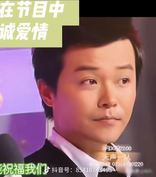据说没有这场面，他俩未必走到一起，因为陈思诚那时候和他女友曹曦文还没有彻底断干净。

公开说完她都不敢看陈思诚，因为他俩还没确定关系，都说陈思成在那一瞬很会表演。但就算是演员，在本能的一瞬间他的表情上，也是无法控制的，其实陈思成是被架上公开的。

2026年，娱乐圈又翻出旧事，当年陈思诚和佟丽娅拍戏
