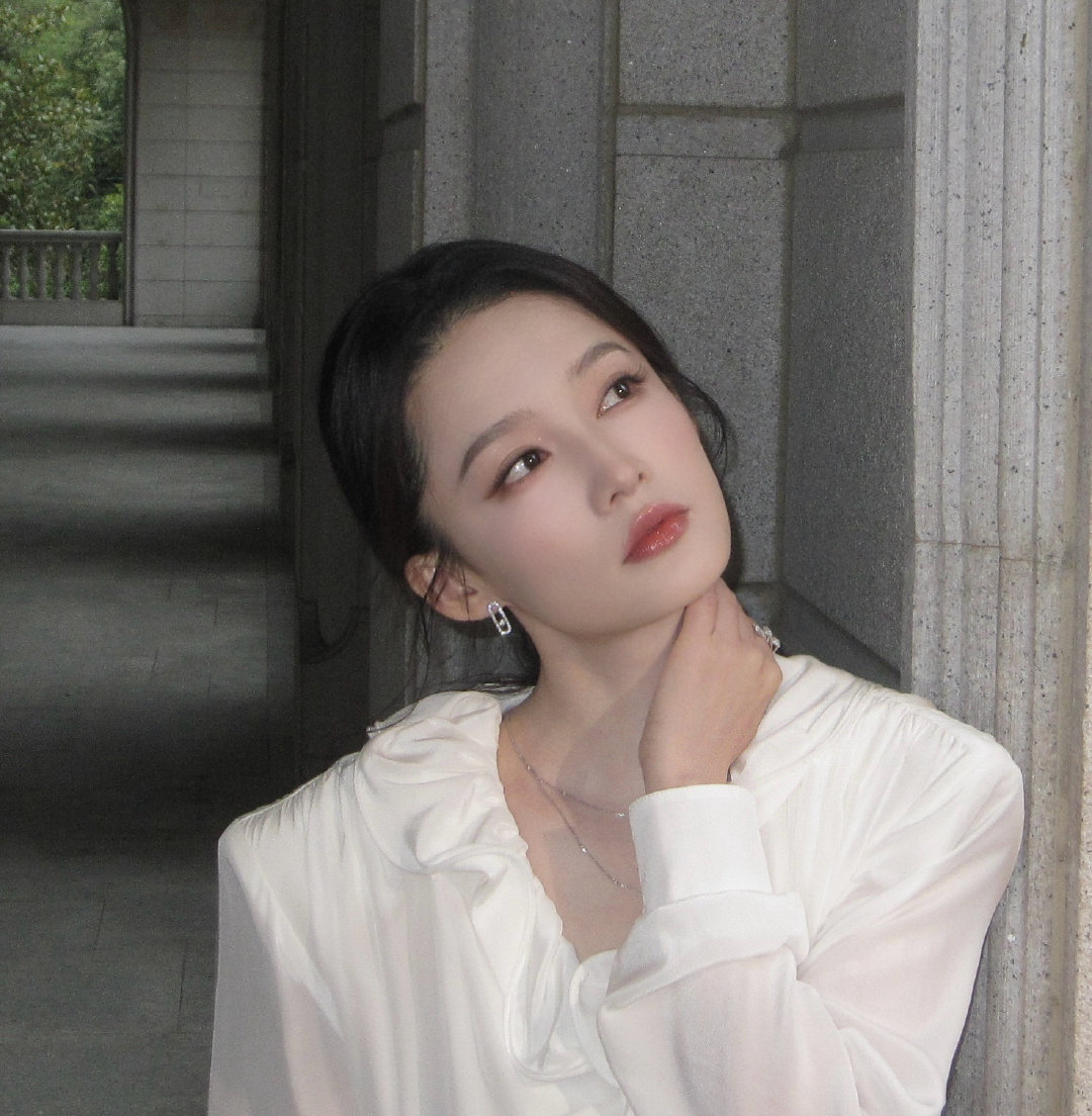 #李沁[超话]# 哇咔咔…… 
贵气千金沁沁#李沁# ​