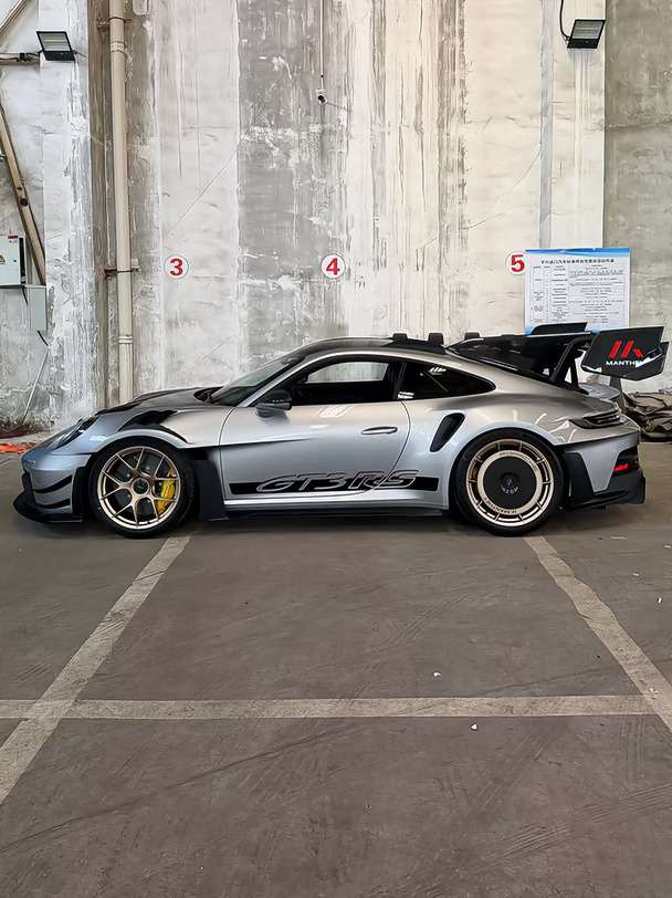 573万提全新保时捷911GT3Rs🩶全新！现车！配置齐全！
#保时捷 #保时捷911 #保时捷911GT3RS #911GT3RS #适合女生开的车#保时捷992 #梦中情车 #超跑 #保时捷911GT3 #男人的玩具