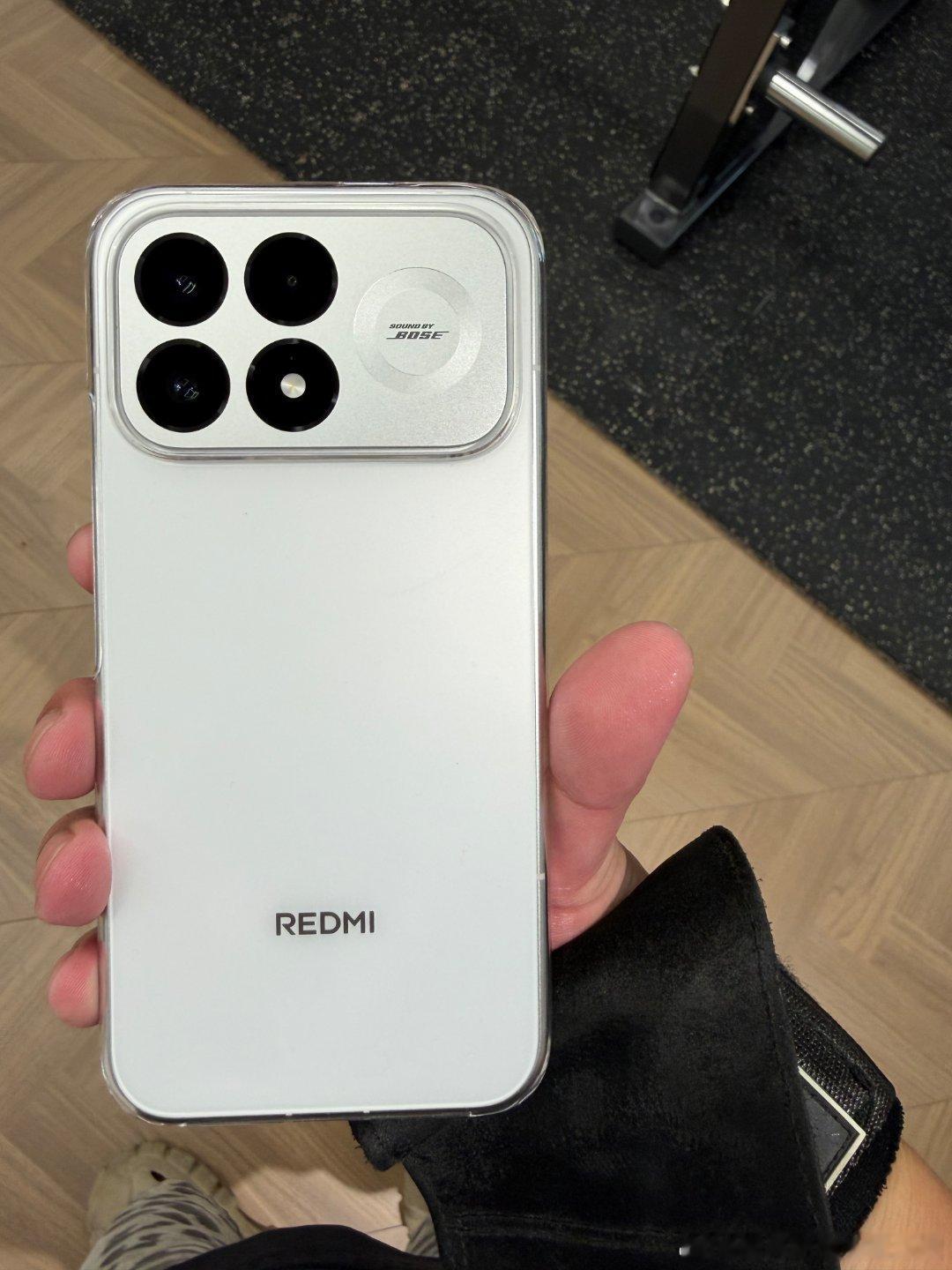 因为工作需要一款续航耐用的电池，买了一台红米k100pro 太精致啦！两台手机放一块真是双兔伴地走 ​