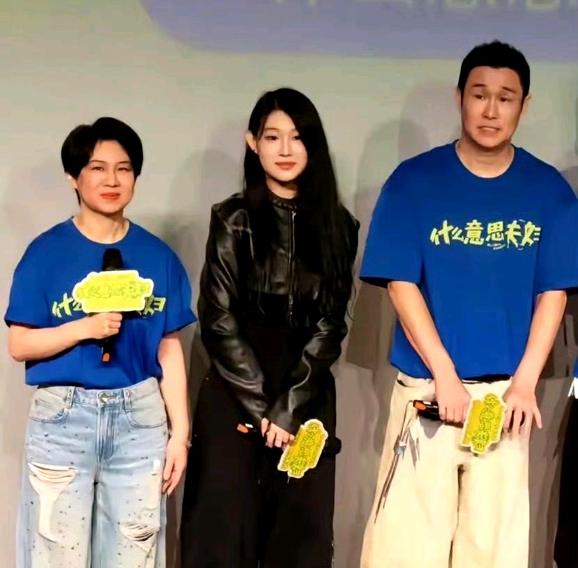 小沈阳把电影有高票房，主要有两个优势。
电影上映前，小沈阳参加披哥综艺，表现很亮眼，还当了队长，人气非常高，这个时候出电影，正好利用了他的高人气吸引票房。
这个国庆档没有强劲对手，沈腾的龙餐馆暑期档上映了，贾玲的转念花开还没上映，其他电影对小沈阳都没有影响，所以《什么意思夫妇》电影票房才能大卖。