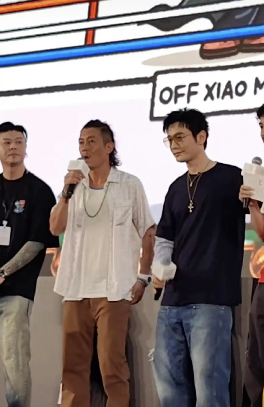 48岁黄晓明同框46岁陈冠希，一个清爽一个邋遢，年轻时帅的反而老了拉胯？ ​