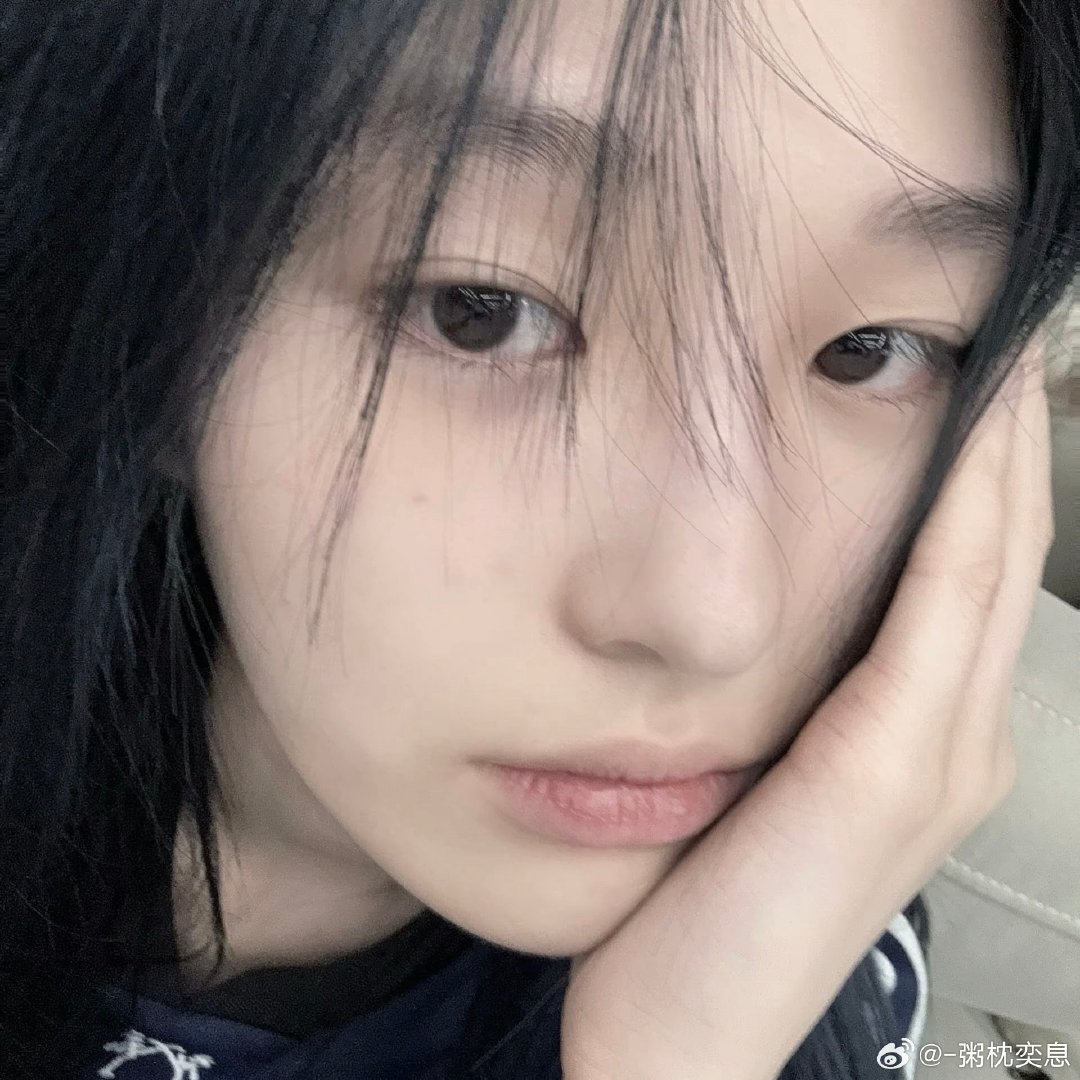 #王奕[超话]##王奕##王奕# 
 
 姐姐  你的那双眼睛是我第二颗心脏  也庆幸世间有人能读懂你眼底藏起的温柔  
姐姐越来越好🥺 ​