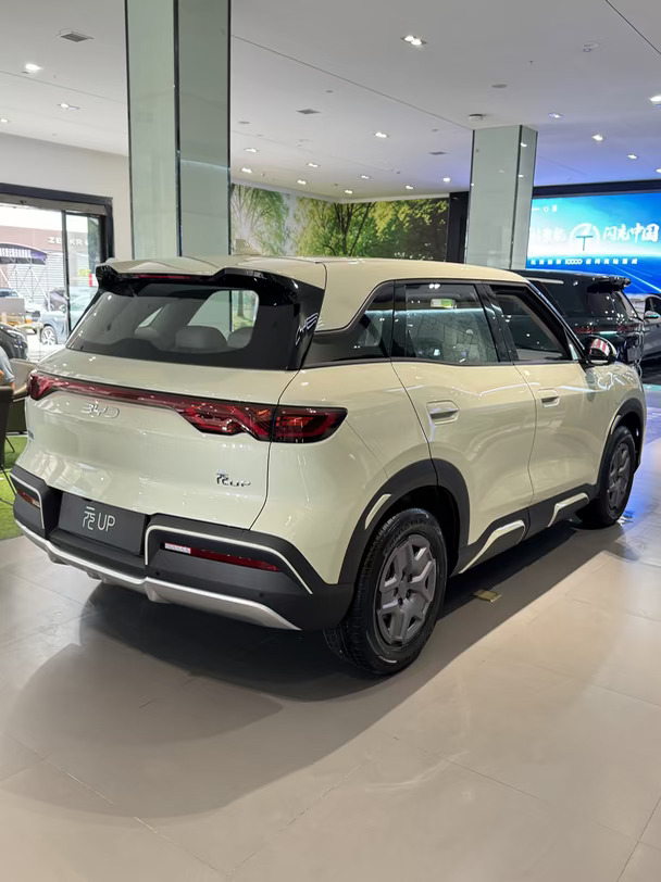 武汉 元 up 401km 领航版绿色实车已到店！