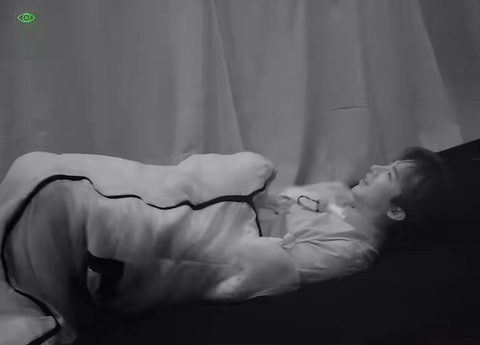 众多背影里一眼就认出了老大 因为独一无二的笑声啊[笑cry]  哥也会...